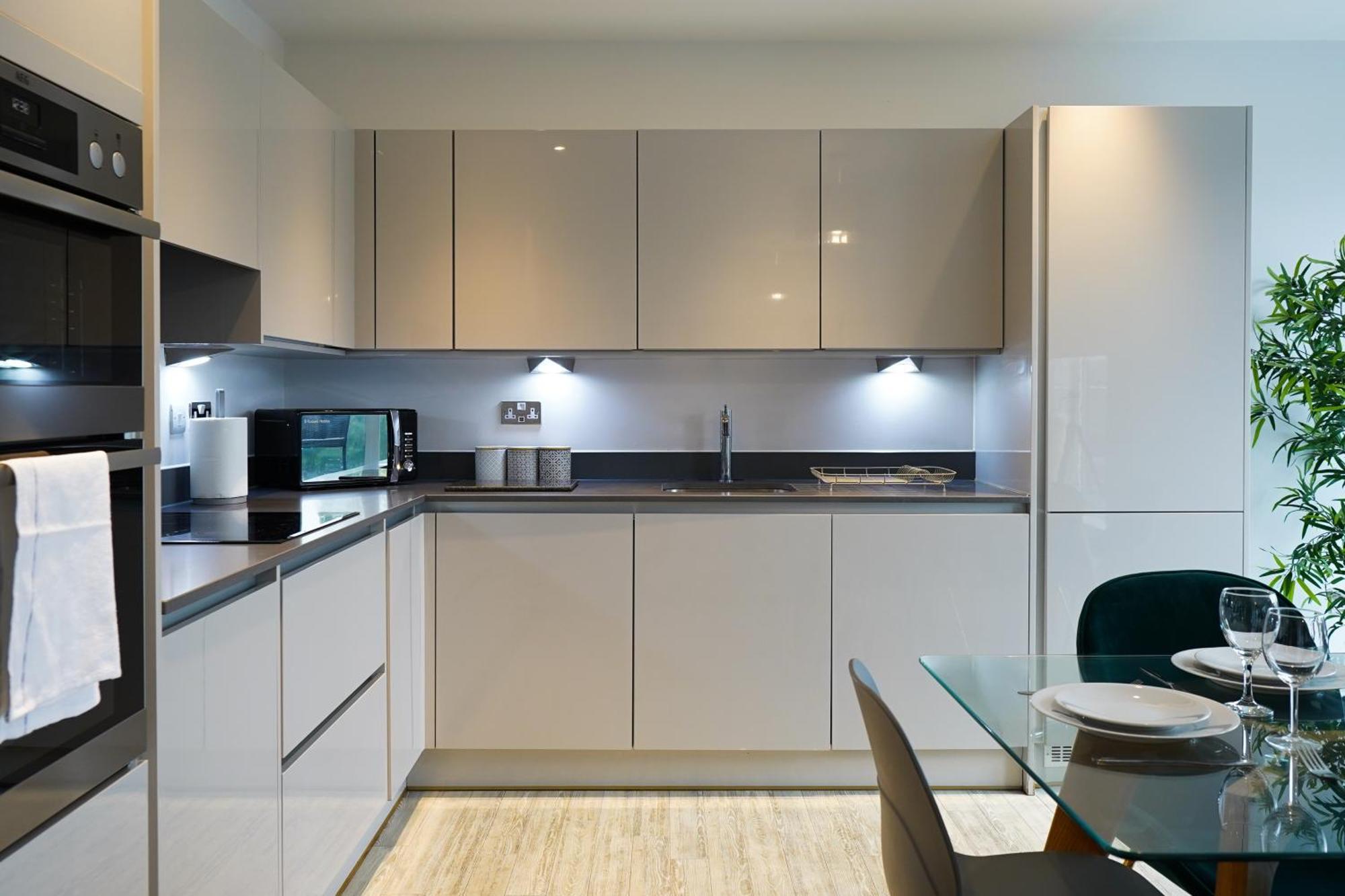 Apartment Serenity By The Water: 3 Bed 3 Bath West - Parking