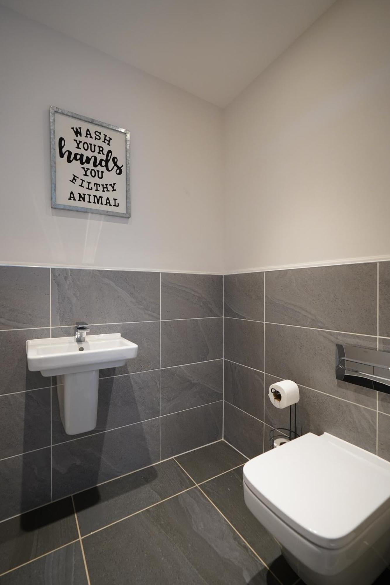 Apartment Serenity By The Water: 3 Bed 3 Bath West - Parking London